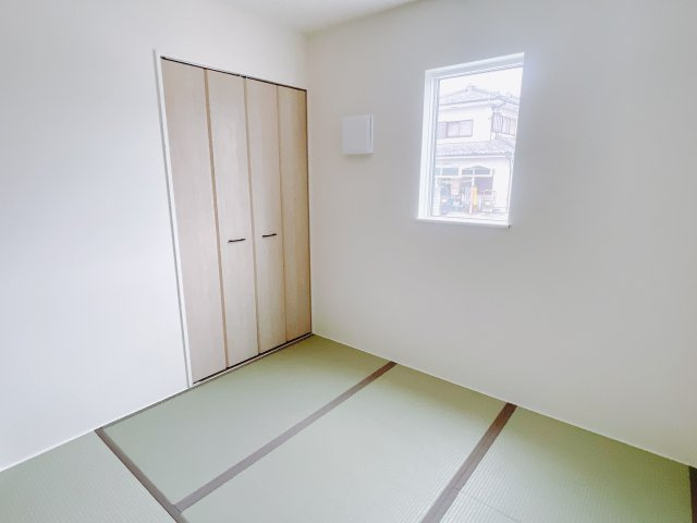 【新築戸建】前橋南町二丁目24-1期の和室|和室でしか味わえない畳ならではの香りや素材で和のやすらぎを感じてください♪畳にはリラックス効果があるといわれています。のんびりするならやっぱり和室が一番ですね♪
