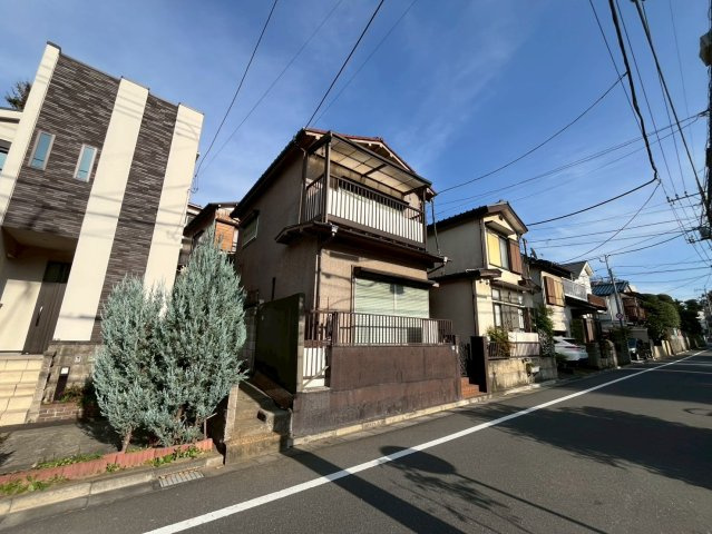 板橋区西台3丁目  建築条件付き売地の前面道路含む現地写真|建物解体後、更地渡しとなります。
2025.11.07撮影

現地ご見学希望・資料請求などお気軽にお問い合わせ下さい！
03-5990-5201