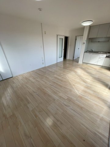 フォンテーヌ宮ノ陣Ⅱ　B棟の居間・リビング