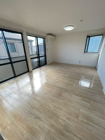 フォンテーヌ宮ノ陣Ⅱ　B棟の居間・リビング