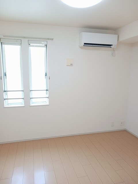 ラフレシール　ガーデンの洋室