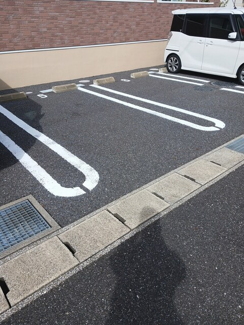 ラフレシール　ガーデンの駐車場