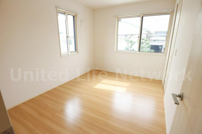 【寝室】 | フローラ | 明るく開放感のある居室で、自分だけのくつろぎ空間を。