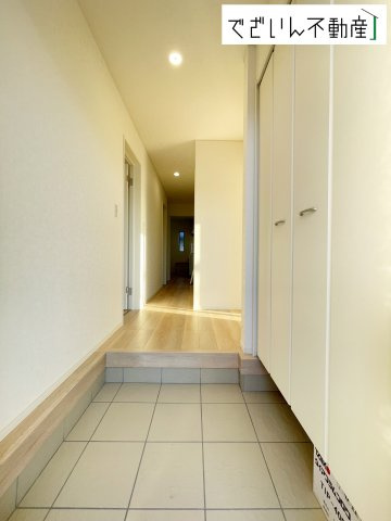【玄関】 | Cradle garden上里町嘉美第4　【平屋】新築住宅 | ≪5号棟≫
現地(2025年11月撮影)