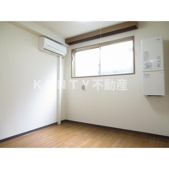 【居間・リビング】 | ダイヤモンドレジデンス中央 | こちらのリビングで趣味の時間をお楽しみください