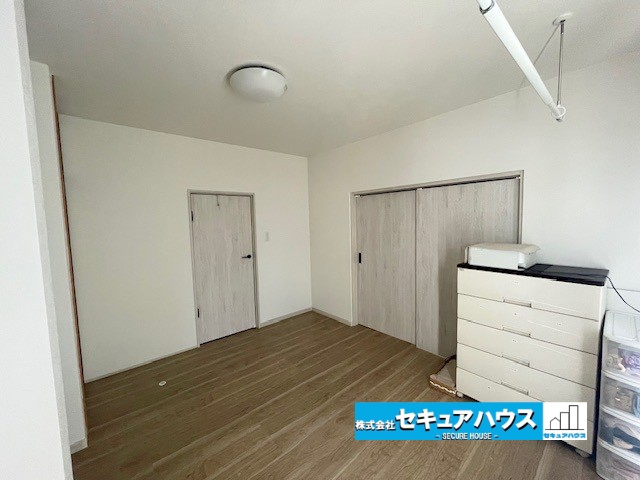 豊明市二村台4丁目　中古戸建の洋室|事前予約にて現地ご見学いただけます！お気軽にお問い合わせください♪
■株式会社　セキュアハウス■
住宅ローンに強く、知識、経験豊富なスタッフ在籍
お客様に寄り添い、ご成約後もサポート致します。