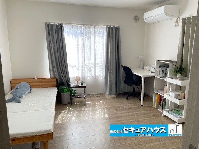 豊明市二村台4丁目　中古戸建の洋室|事前予約にて現地ご見学いただけます！お気軽にお問い合わせください♪
■株式会社　セキュアハウス■
住宅ローンに強く、知識、経験豊富なスタッフ在籍
お客様に寄り添い、ご成約後もサポート致します。