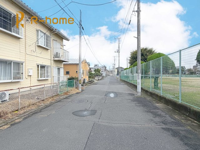 水戸市東台1期　新築戸建て　2号棟の前面道路含む現地写真|周辺環境も併せて案内致します♪
閑静な住宅地で笑顔あふれる新生活！
ぜひ現地へお越しください♪