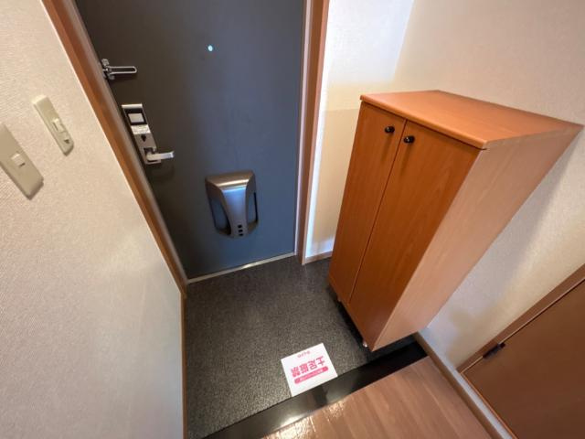 メゾン六名パークの玄関|玄関