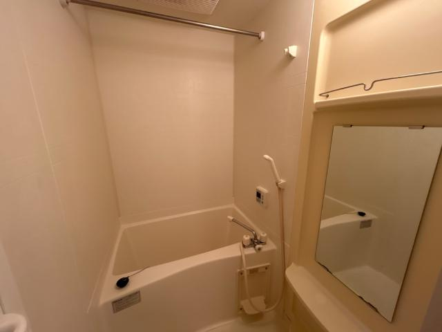 メゾン六名パークの浴室|バス