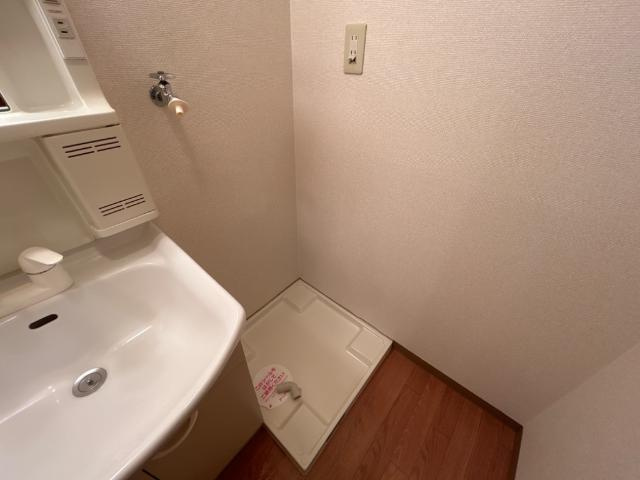 メゾン六名パークのその他|洗濯機置場