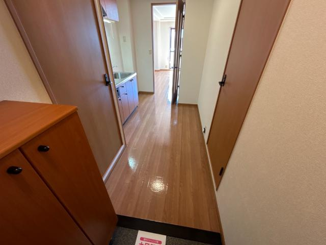 メゾン六名パークの内装|廊下