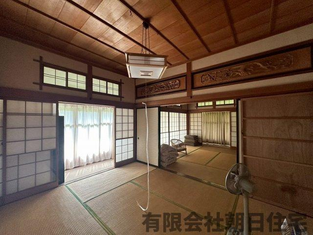 【和室】 | 上意東中古戸建 | 玄関に隣接した和室です