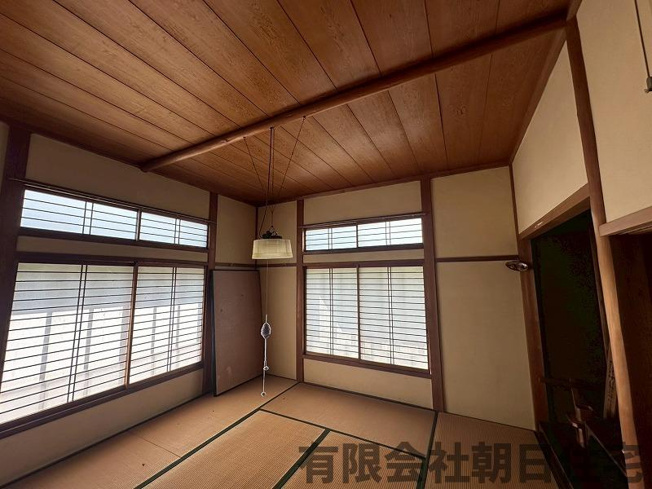 【和室】 | 上意東中古戸建 | 2階居室です。天井高な和室です