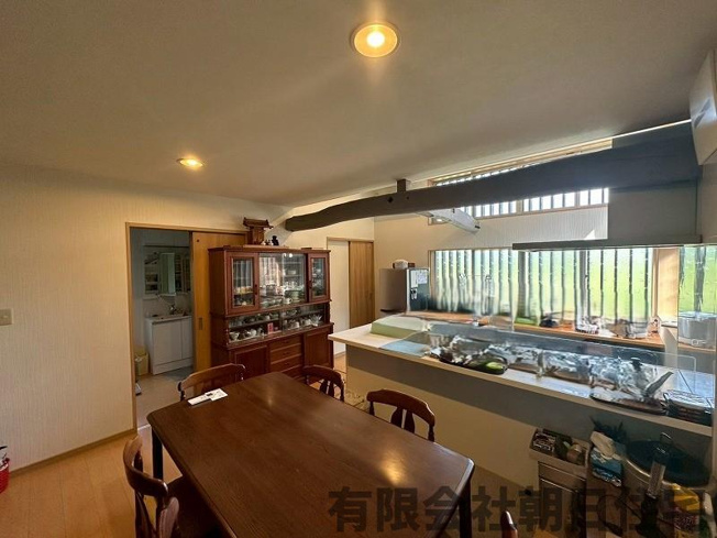 【居間・リビング】 | 上意東中古戸建 | リフォーム済みリビングはオシャレで綺麗です