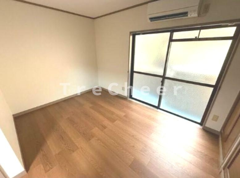 シャトール池袋本町の居間・リビング