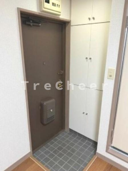 シャトール池袋本町の玄関