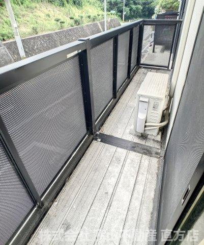 直方市大字上頓野のアパートのバルコニー