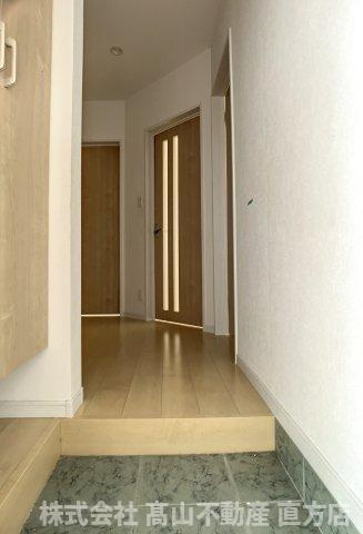 直方市大字上頓野のアパートの玄関