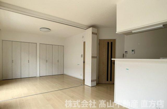 直方市大字上頓野のアパートの居間・リビング