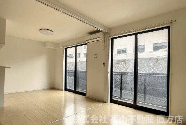 直方市大字上頓野のアパートの居間・リビング