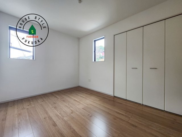 筑紫野市美しが丘北3丁目第1-2棟（2号棟）の洋室|落ち着いた色調の洋室です。