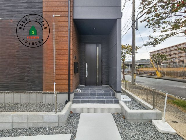 筑紫野市美しが丘北3丁目第1-2棟（2号棟）の玄関|おでかけの時も帰った時も、「我が家」を最初に感じでもらえる素敵な空間に。