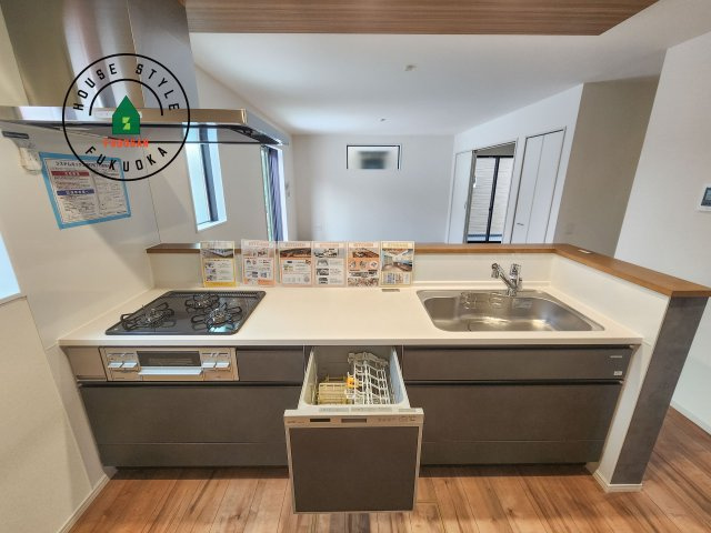 筑紫野市美しが丘北3丁目第1-2棟（2号棟）のキッチン|キッチン。グリル・食器洗い乾燥機・浄水器も完備。