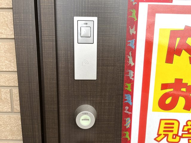 【玄関】 | 仲介手数料無料！厚南小学校に通える新築戸建平屋　宇部市際波　第６－１号棟　クレイドルガーデン　アーネストワン | 玄関キーはカザスタイプ