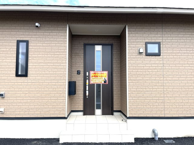 【エントランス】 | 仲介手数料無料！厚南小学校に通える新築戸建平屋　宇部市際波　第６－１号棟　クレイドルガーデン　アーネストワン | ダイヤルキー付きの郵便受け