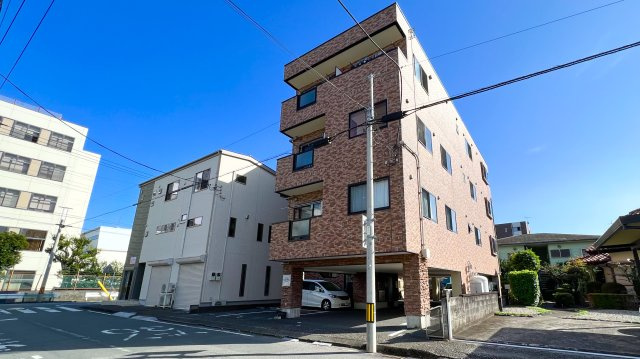 ウイン・ロイヤルプラザ加藤学園前の外観