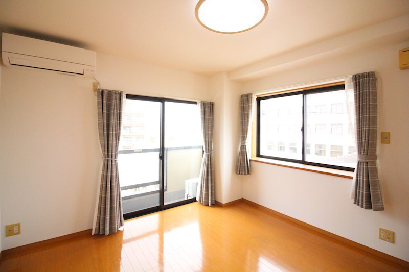 ウイン・ロイヤルプラザ加藤学園前の居間・リビング