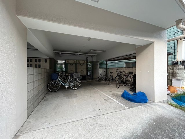 ラ・フォーレ綾瀬の駐車場