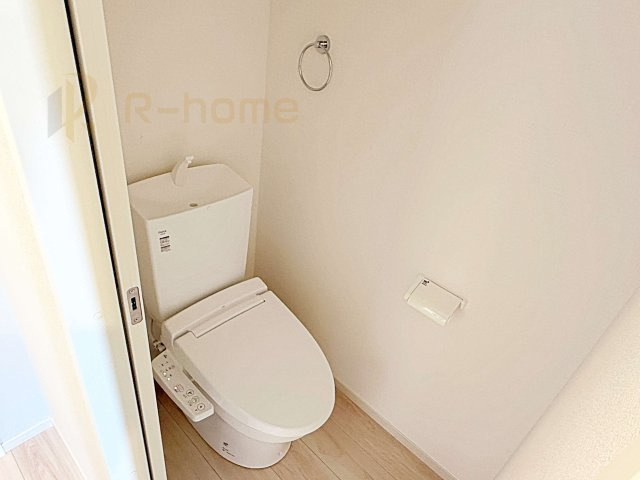 水戸市東台1期　新築戸建て　3号棟のトイレ|温水洗浄便座付きのトイレ。
トイレが２ヵ所設置で朝の忙しい時間でも安心です。