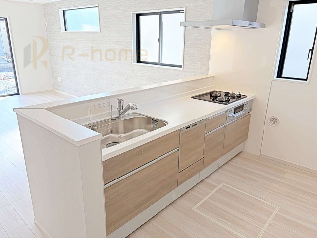 水戸市東台1期　新築戸建て　3号棟のキッチン|料理をしながら家族とコミュニケーションが取れる対面式システムキッチン。