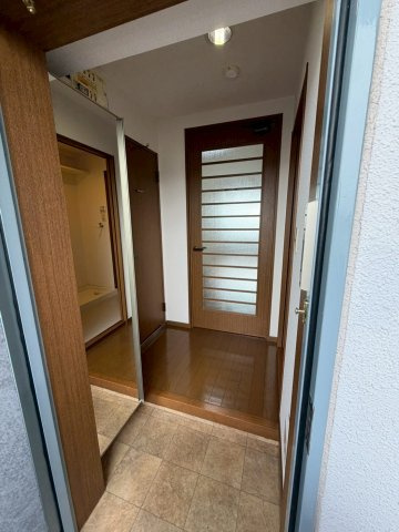 YMクレストの玄関