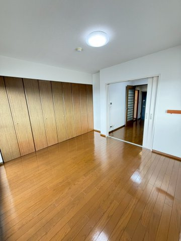 YMクレストの洋室