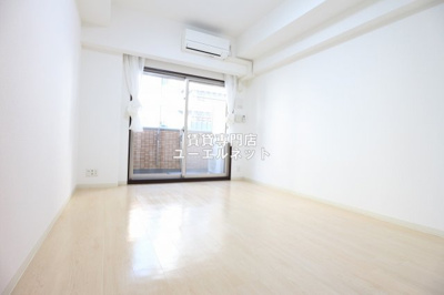 【居間・リビング】 | グランシス江坂 | ゆったりとくつろげる、落ち着きのある居室空間です