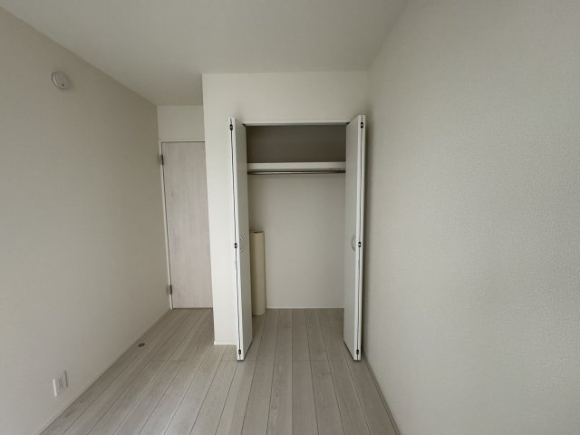 4.43帖の洋室にもクローゼット完備♪