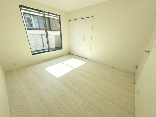 2階7帖のお部屋はベッドルームにピッタリ♪