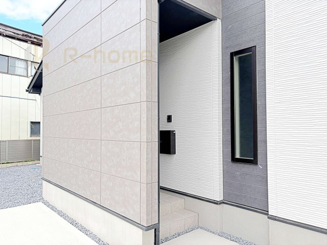 水戸市東台1期　新築戸建て　4号棟の玄関|玄関は外から見えにくい嬉しい仕様！プライバシーを守ります♪