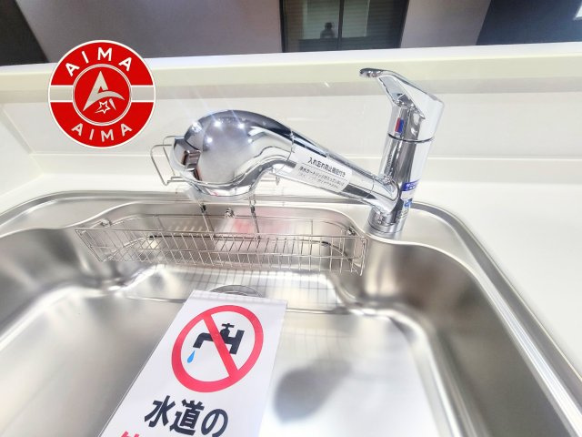 福岡市早良区野芥6丁目第5-1棟（1号棟）の発電・温水設備|ヘッドはシャワーや浄水に切り替え可能でノズルが延びる可動式。料理が楽しくなりますね。