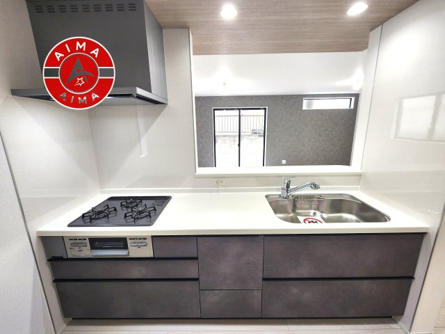 福岡市早良区野芥6丁目第5-1棟（1号棟）のキッチン|ご家族を近くに感じられる対面キッチンのLDK。会話もはずみそうですね。