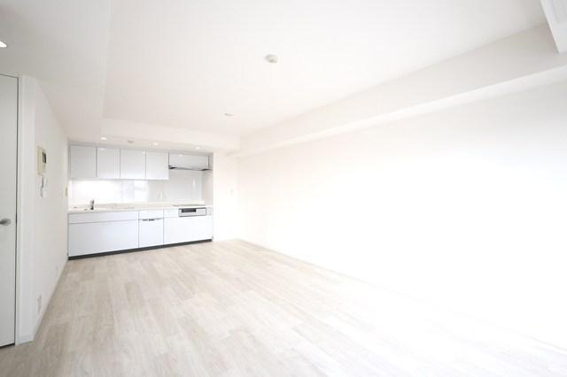 港区六本木５丁目の賃貸マンションの居間・リビング|同反転タイプ