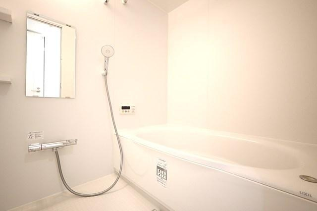 港区六本木５丁目の賃貸マンションの浴室|同反転タイプ