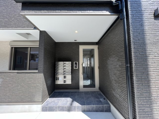 ジーメゾン垂水イースト1のエントランス