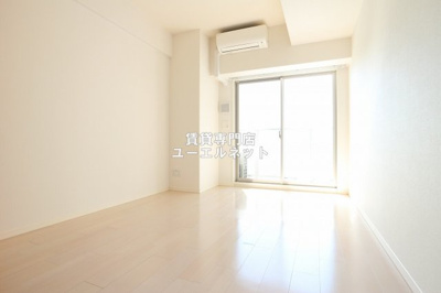 【居間・リビング】 | スペーシア江坂南金田 | ゆったりとくつろげる、落ち着きのある居室空間です