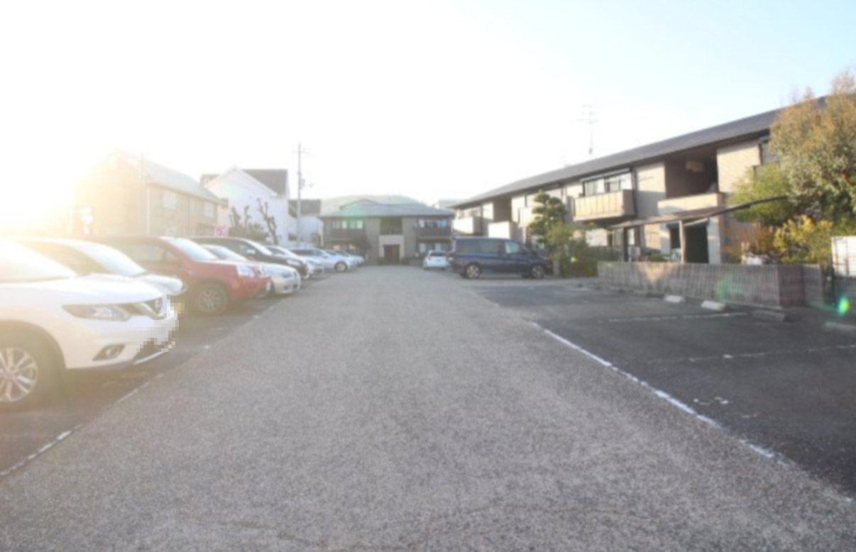ベルメゾンの駐車場