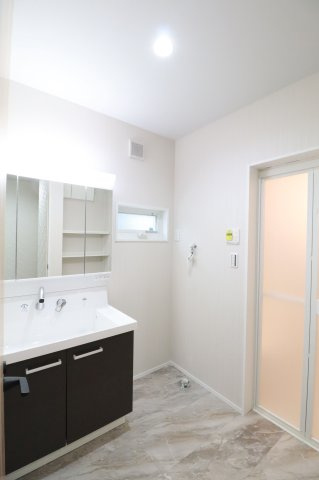 横芝光町横芝L区／9.68ｋｗ太陽光発電システム付　新築一戸建の独立洗面台|リクシルの洗面化粧台です！