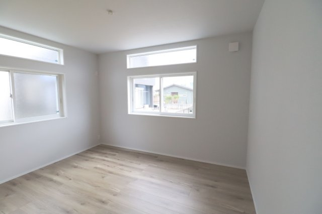 横芝光町横芝L区／9.68ｋｗ太陽光発電システム付　新築一戸建の洋室|約７畳の主寝室です！